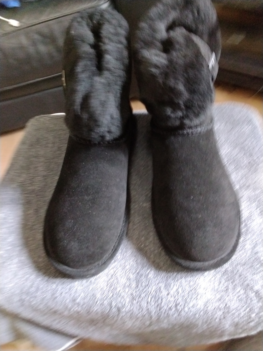 Bearpaw Abby Black Suede Fur Cuff Buckle Boots Size 9M